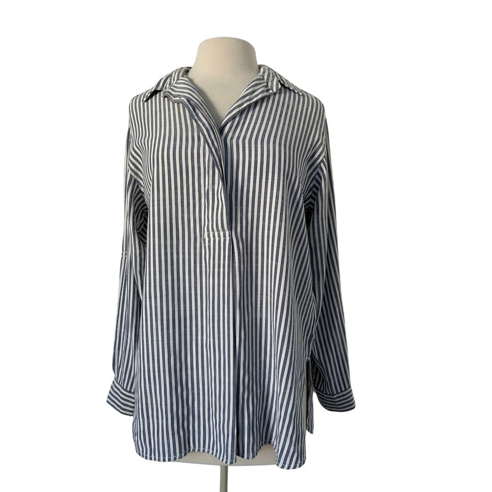 Max Studio London Chambray Blue & White Striped Long Sleeve Button Down Size M